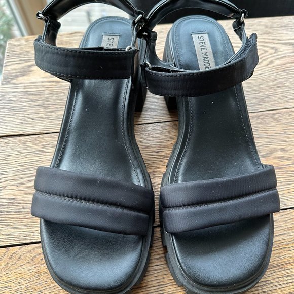 Steve Madden Louella Black Platform Sandal - Picture 3 of 9